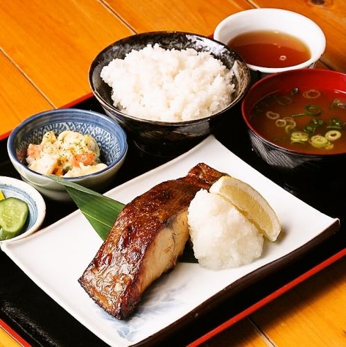 Grilled fish in Shuozu is a charcoal grilled ★ Lunch broiled fish set meal is very popular!