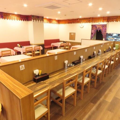 当店はお一人様でのご利用も大歓迎です!お気軽にご利用いただけるカウンター席もご用意しております。ランチタイムにはお得なセットメニューもご用意しております◎