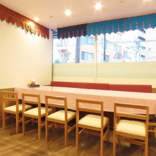 宴会利用にも最適な10名様用テーブル席。他のテーブル席と繋げて、大人数でのご利用にも対応可能です◎