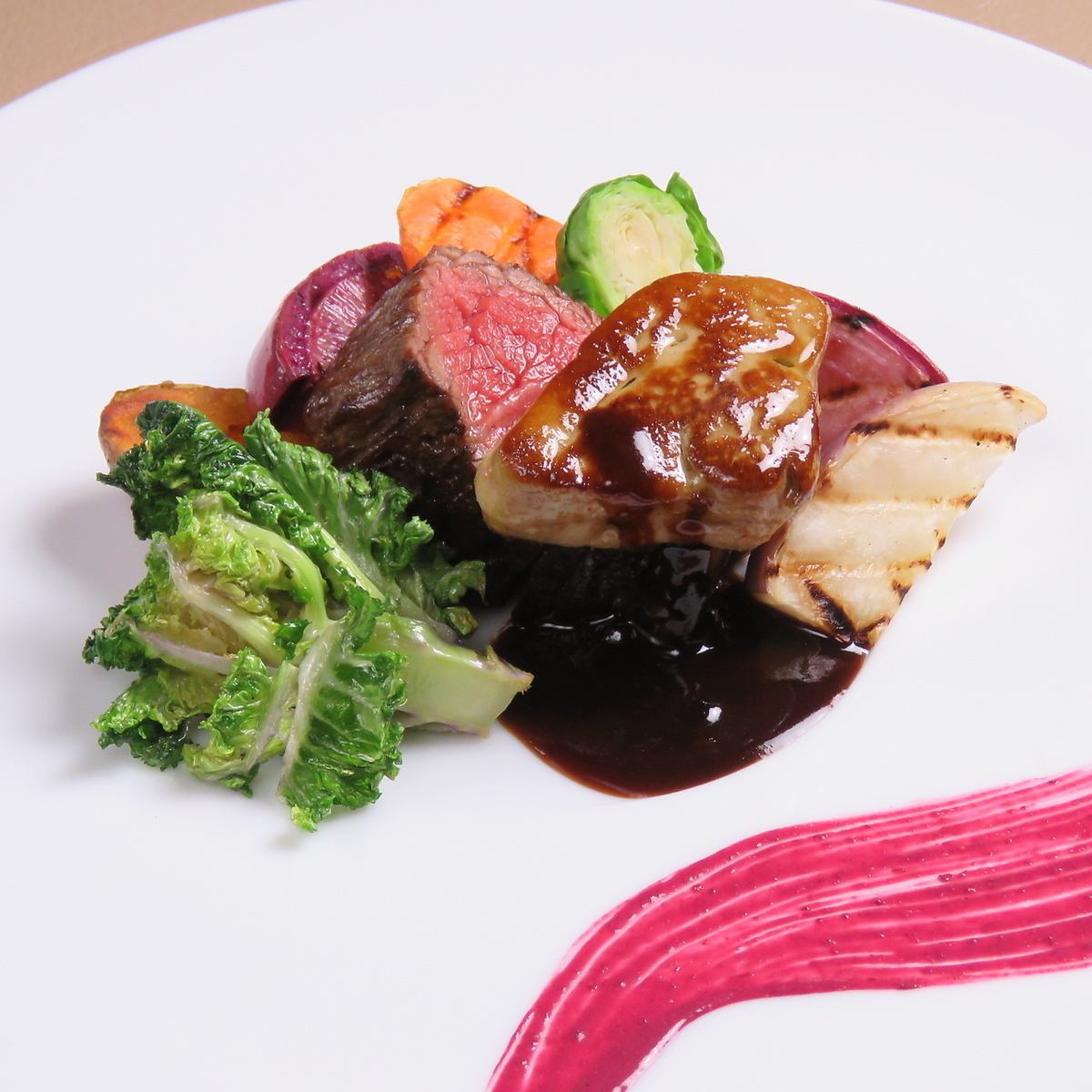 We use organic vegetables and seasonal ingredients delivered directly from the source.Enjoy a lunch that is good for both body and soul