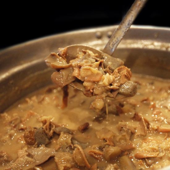 人気の「白味噌もつ煮」!まろやかなコクがお酒との相性バッチリ