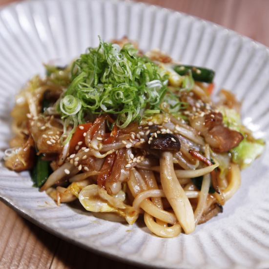 Many specialties of Okayama are prepared! Hormon-baked udon is also excellent!