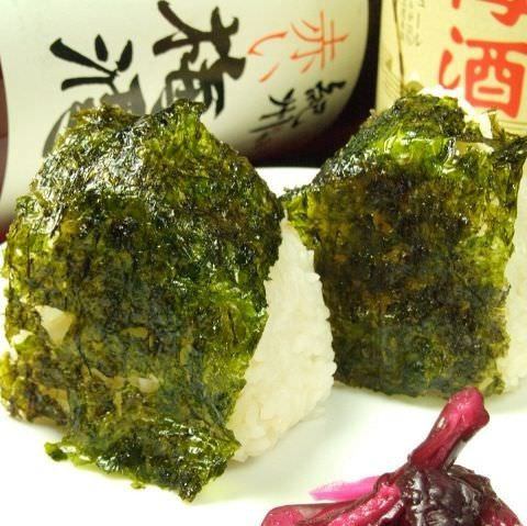 Onigiri (plum, salmon, mentaiko)