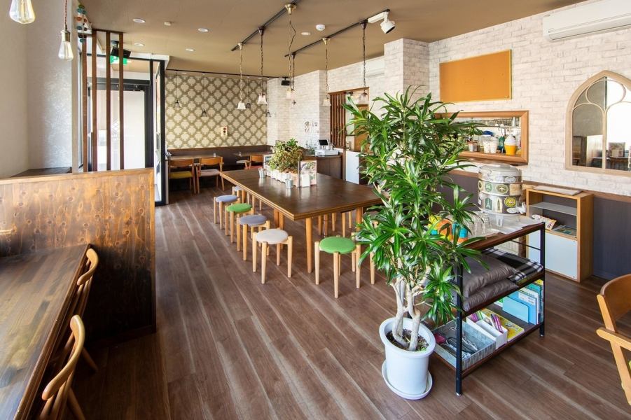 As a reward for ourselves who work hard on a daily basis, the girls-only gathering is also good with authentic Brussels-style waffles and a popular lunch menu.5 counter seats, 4 table seats! There is also a large table in the center of the store that can accommodate a large number of customers ♪