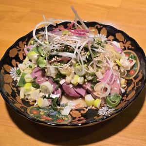 Tongue with green onions