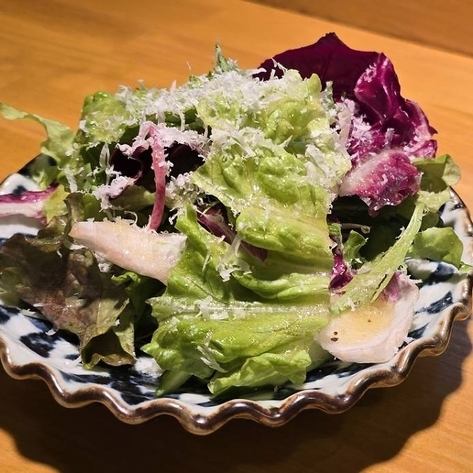 Salt dressing vegetable salad