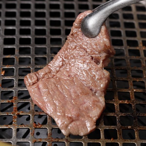 【柔らかな食感に感動!】A5黒毛和牛の贅沢な和牛ロース 1,408円(税込)