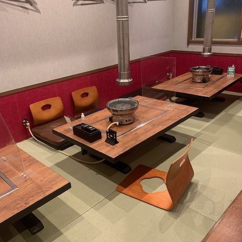 The table seats in the tatami room can accommodate a minimum of 3 people.Please use it for various occasions such as company banquets, drinking parties with friends, girls' night out, etc.Families are welcome to visit us!Enjoy delicious food and drinks.