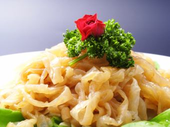 くらげの冷菜／炭焼きチャーシュー／豚肉ニンニク辛子ソース