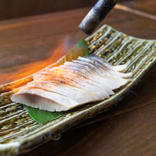 [Grilled sesame mackerel sashimi] Plenty of freshly roasted sesame sauce ♪ Enjoy with wasabi ★