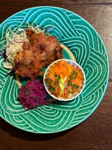 If you are looking for an izakaya at the east exit of Tokorozawa Station, please try our proud fried young chicken! 《Haikara Tombo》

We offer fried Nagoya Cochin chicken exclusively to customers who visit Sola Bar.

Served on one plate with an assortment of side dishes
It's a well-balanced dish.

Please come and try our food at Solaval!

Even if you are not using the facility, there are delicious dishes and drinks available.
Come and try it!

We will be open from 5pm today.

Access
Seibu Ikebukuro Line/Seibu Shinjuku Line
4 minutes walk from Tokorozawa Station East Exit

▼Business hours/Closed days
17:00-00:00
(Last orders for food 22:30, drinks 23:00)

Closed: None


#Tokorozawa gourmet
#Tokorozawa girls get-together
#Tokorozawa Izakaya
#saitama gourmet
#TokorozawaDinner
#Dragonfly
#Seibu Line Gourmet
It was Genta
