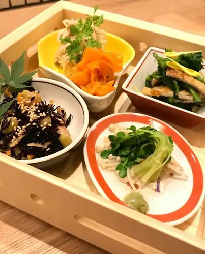 所沢駅東口で居酒屋をお探しなら！自慢の若鶏唐揚げを是非ご賞味あれ！《ハイカラトンボ》
　
そろそろお盆の時期ですね

ハイカラトンボは
ご家族連れ大歓迎🤭

小さなお子様を連れてのご来店でも
安心です

お待ちしております

~~~~~~~~~~~~~~~~~~~~~~
▼アクセス
西武池袋線・西武新宿線
所沢駅東口 徒歩4分

▼営業時間/定休日
17:00-00:00
(L.O. 料理22:30 ドリンク23:00)
定休日：なし
 

▽姉妹店のご紹介
・新所沢イザカヤTOMBO
  @izakayatombo 
・所沢 トンボバル
  @tombo.bar 
 ~~~~~~~~~~~~~~~~~~~~~~
 
 

#所沢グルメ
#所沢女子会
#所沢居酒屋
#埼玉グルメ
#所沢ディナー
ミサワでした