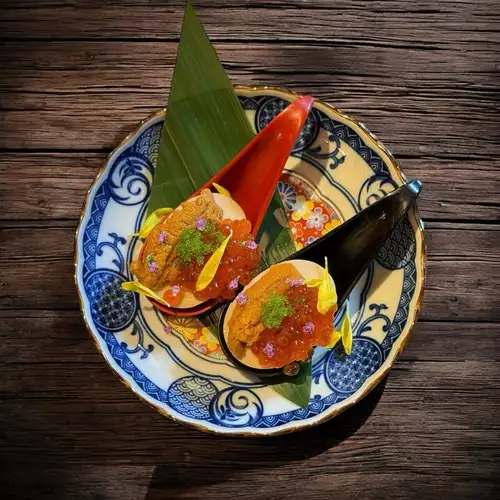 从所泽站东口步行4分钟 | 在这家拥有传统日式居酒屋氛围的隐秘居酒屋，享受闺蜜之夜和饮酒派对《海卡拉蜻蜓》

点击此处查看其他帖子
→ @hikara_tombo

Haikara蜻蜓图案略带复古气息。
这家居酒屋（日式酒吧）具有现代日式氛围。

顾名思义
这是一家时尚的居酒屋（日式酒吧），以高球鸡尾酒和炸鸡而闻名。

也请您品尝我们引以为傲的时令家常菜（京都风味家常菜）。

即使你独自一人安静地用餐。
即使大家都玩得很开心

欢迎随时光临！

我们期待您的预订 (*^^*)


~~~~~~~~~~~~~~~~~~~~~~
▼访问
西武池袋线 / 西武新宿线
从所泽站东口步行4分钟即可到达

▼营业时间
17:00-00:00
（最后点餐时间：食物 22:30，饮料 23:00）

▼常规休息日：无


▽姐妹店介绍
・新所泽居酒屋TOMBO
@izakayatombo
所泽Tombo酒吧
@tombo.bar
~~~~~~~~~~~~~~~~~~~~~~



#所泽美食
#所泽女孩之夜
#所泽居酒屋
#埼玉美食
#所泽晚餐
是森胁。