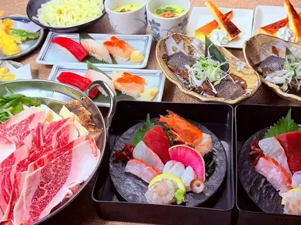 <Starting 10/1> [2-hour all-you-can-drink included] Wagyu beef sukiyaki hot pot and sashimi course with large shrimp: 5000 yen (tax included)