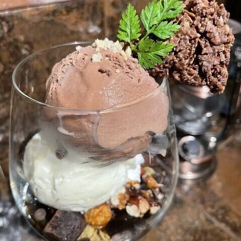 チョコレートパフェ