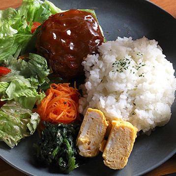 【ジューシーな絶品ハンバーグプレート】スープ＋ドリンクセット