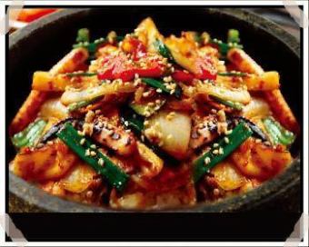 오징어 볶음 돌 구이 비빔밥