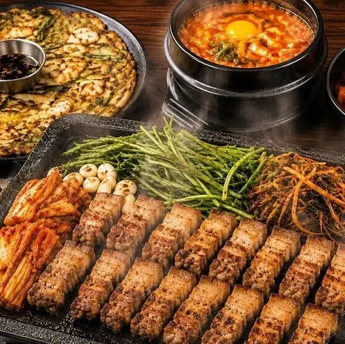 【★おすすめ★】噛むほどに甘いバラ肉 ”サムギョプサル”をお得なセットで楽しめる!