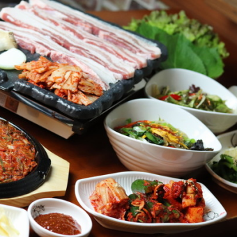 [Affordable course★] Includes 2 hours of all-you-can-drink! Fresh makgeolli is also available ◎ 7 dishes including samgyeopsal and pancake → 4,000 yen