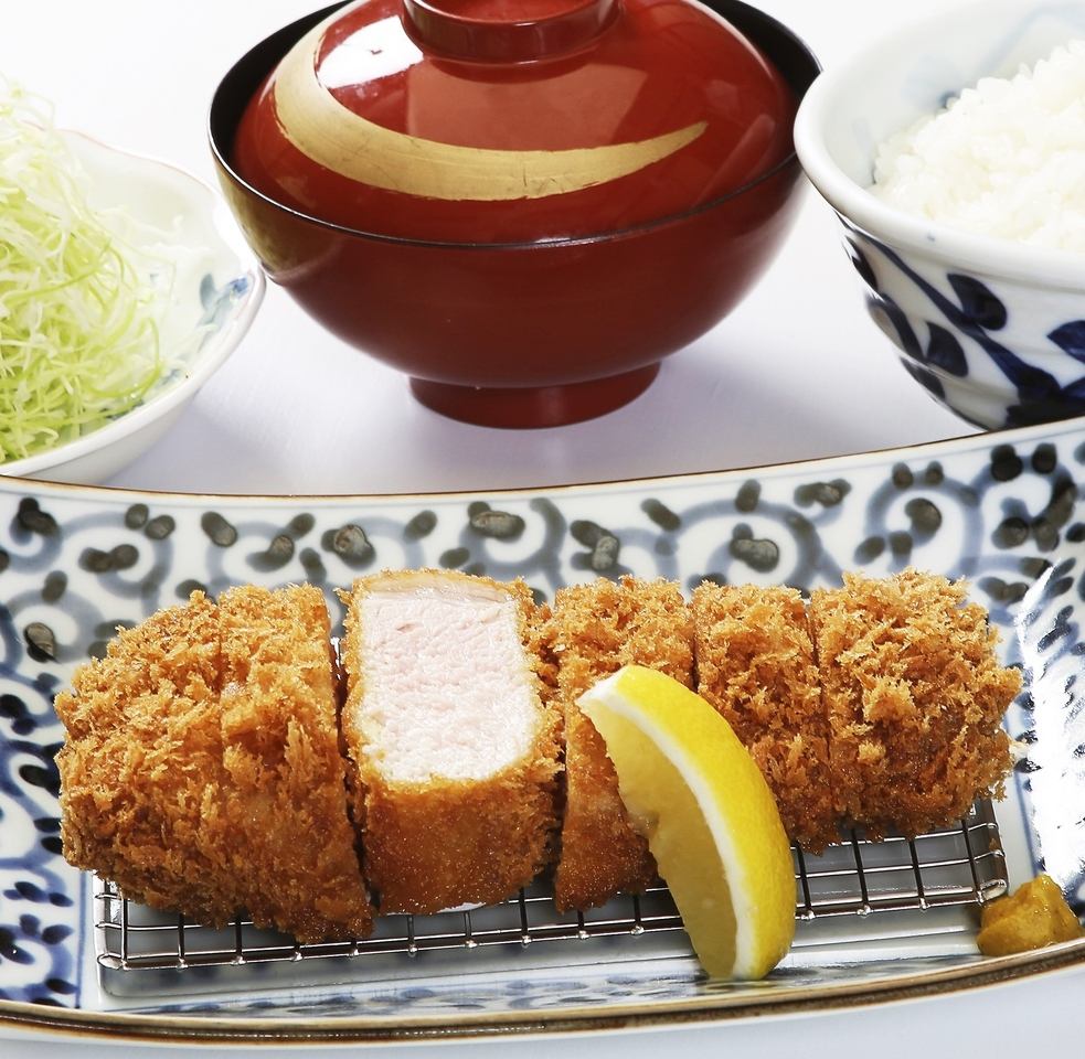 鹿児島産黒豚を始めとした選りすぐりのブランド豚をご堪能あれ。
