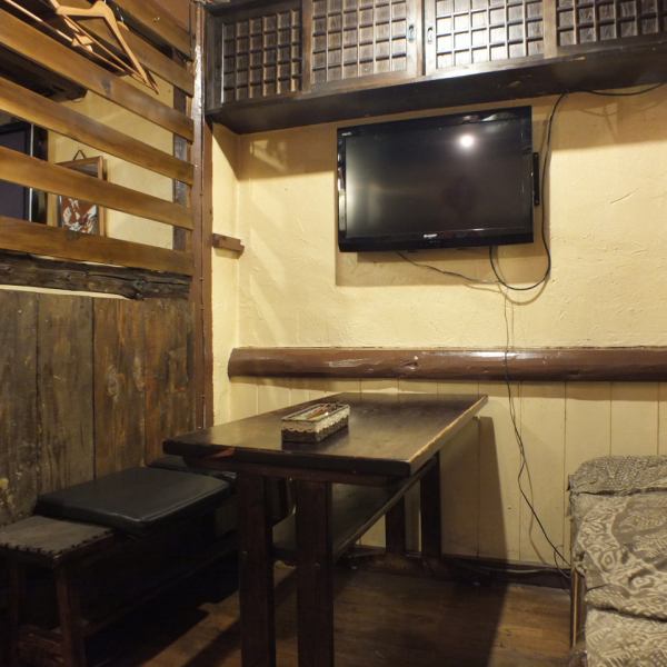 If drinking party in small number, table seat is recommended! Because big TV is attached, sports watching etc can be done!