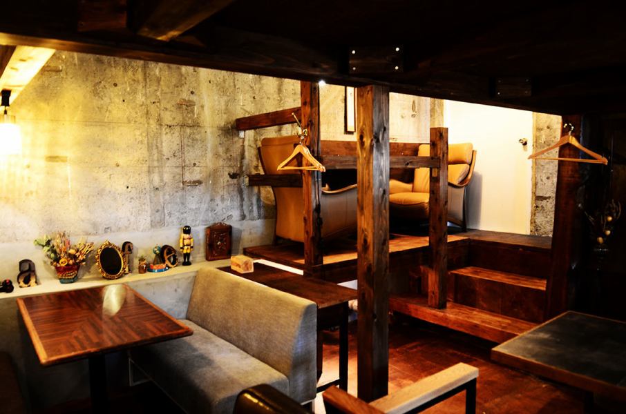 [About a 1-minute walk from the north exit of JR Nakano Station] The concept of the restaurant is an attic, and there are exciting semi-private rooms and table seats like a hideout. Please take a breather.