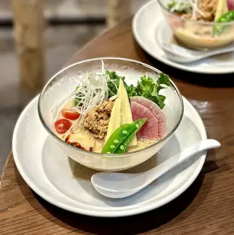 冷製もちもち米粉麺の白ごま担々麺