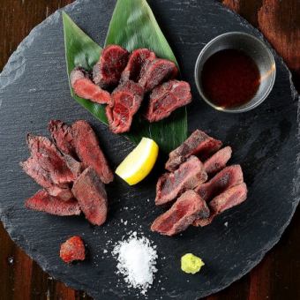 [90 minutes all-you-can-drink included] Enjoy horse meat with sashimi, yakiniku, and meat sushi! [Horse meat yakiniku course] 9 dishes in total