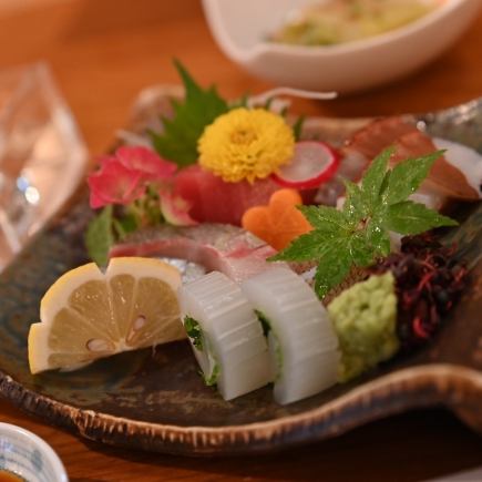 [Enjoy the bounty of Okayama] 10 Okayama specialty dishes + 120 minutes of all-you-can-drink (including a small bottle of Okayama local sake) ⇒ 7,000 yen (tax included)