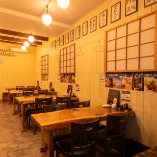 落ち着いた雰囲気の木の温もり溢れる店内には、テーブル席などどなたでもシーンに合わせてお寛ぎいただけるようにお席をご用意しております。お子様連れも安心してご家族同士やママ会に、女子会やデートなどにご利用下さい。16名席は宴会や二次会をされるお客様におすすめ！温かい雰囲気で場も和み、会話やお酒も進みます☆