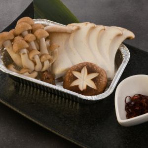 キノコ盛合わせ～アヒージョ風～