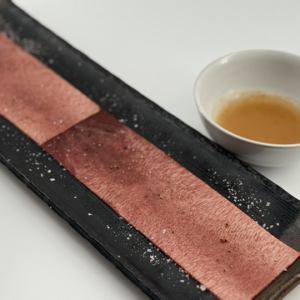 澳洲及牛牛舌薄片佐特製南高梅醬