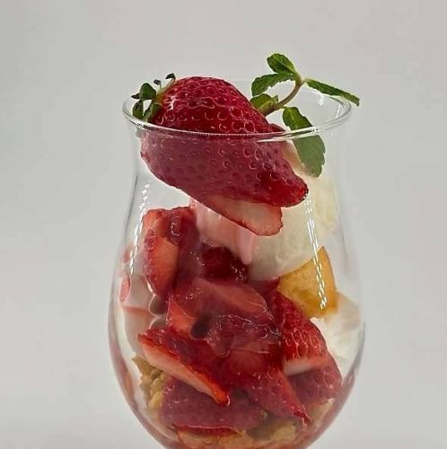 ころんといちごのミニパフェ
