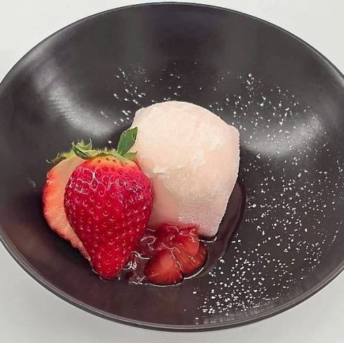 雪見いちごの求肥包み