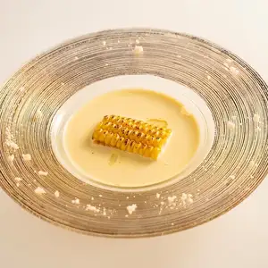 冷汤配烤玉米粒