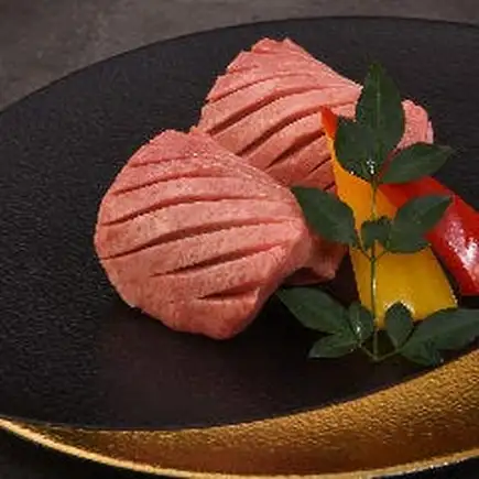 [Available after 9 PM] Enjoy a casual "Assortment" of tongue, skirt steak, and offal (6 items total) for ¥3,980