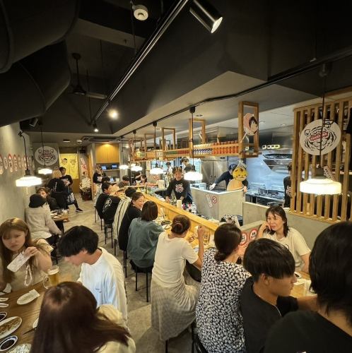 にぎやかな大衆餃子酒場♪
