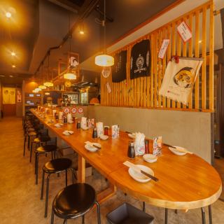 利用しやすいカウンター席を15席ご用意しています◎おひとり様でも気軽に立ち寄れる雰囲気が魅力です！あなたの行きつけの一軒に是非★