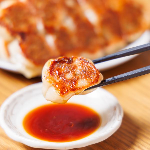 【博多一口餃子】毎日皮から手作りの餃子は外はパリッっと中はジュ-シ-！