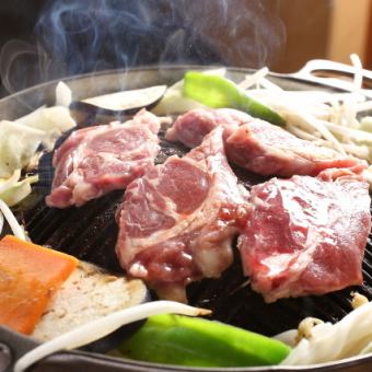 【尊享套餐】包含24道菜品，包括上等羊肩肉和羊裡肌肉，150分鐘無限量暢吃暢飲