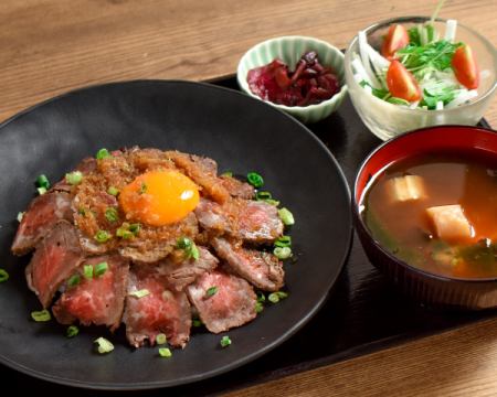 Our store's top recommendation♪The set meal with a generous amount of roast beef is a satisfying meal!