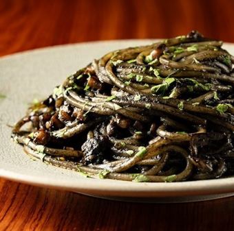 イカ墨の生パスタ キッタラ