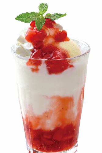 strawberry milk smoothie parfait