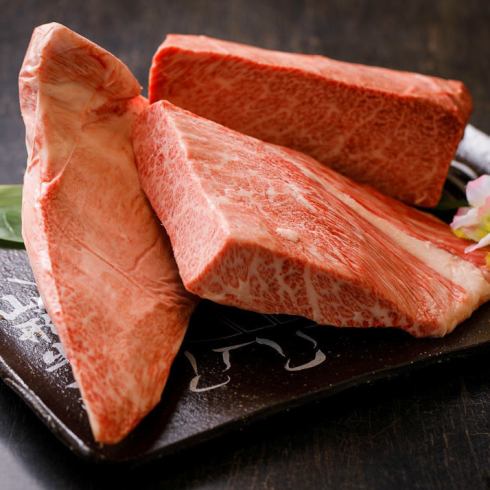 We purchase high-quality A4 and A5 rank Japanese Black Beef from a specialized wholesaler!