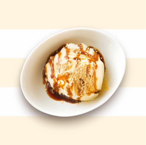 Soybean flour and black sugar syrup ice cream/vanilla ice cream