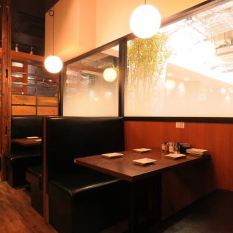The sofa seats, which are popular with women, are nice to relax in. You can use them on your way home from work, with friends, and at the Yakitori Girls' Association.