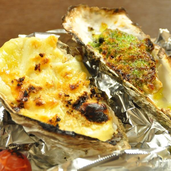 牡蛎焗烤和牡蛎卡尔冈黄油