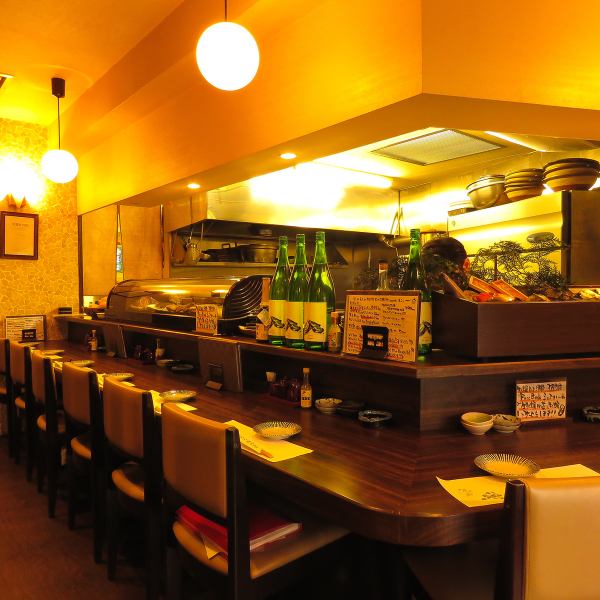 You can use up to 10 people for the counter seat! Please order while watching the lively ingredients in the case ♪
