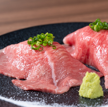 鮮魚と並んで輝く、至福の逸品肉寿司♪