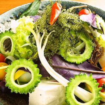 沖縄野菜と豆冨の美ら海サラダ